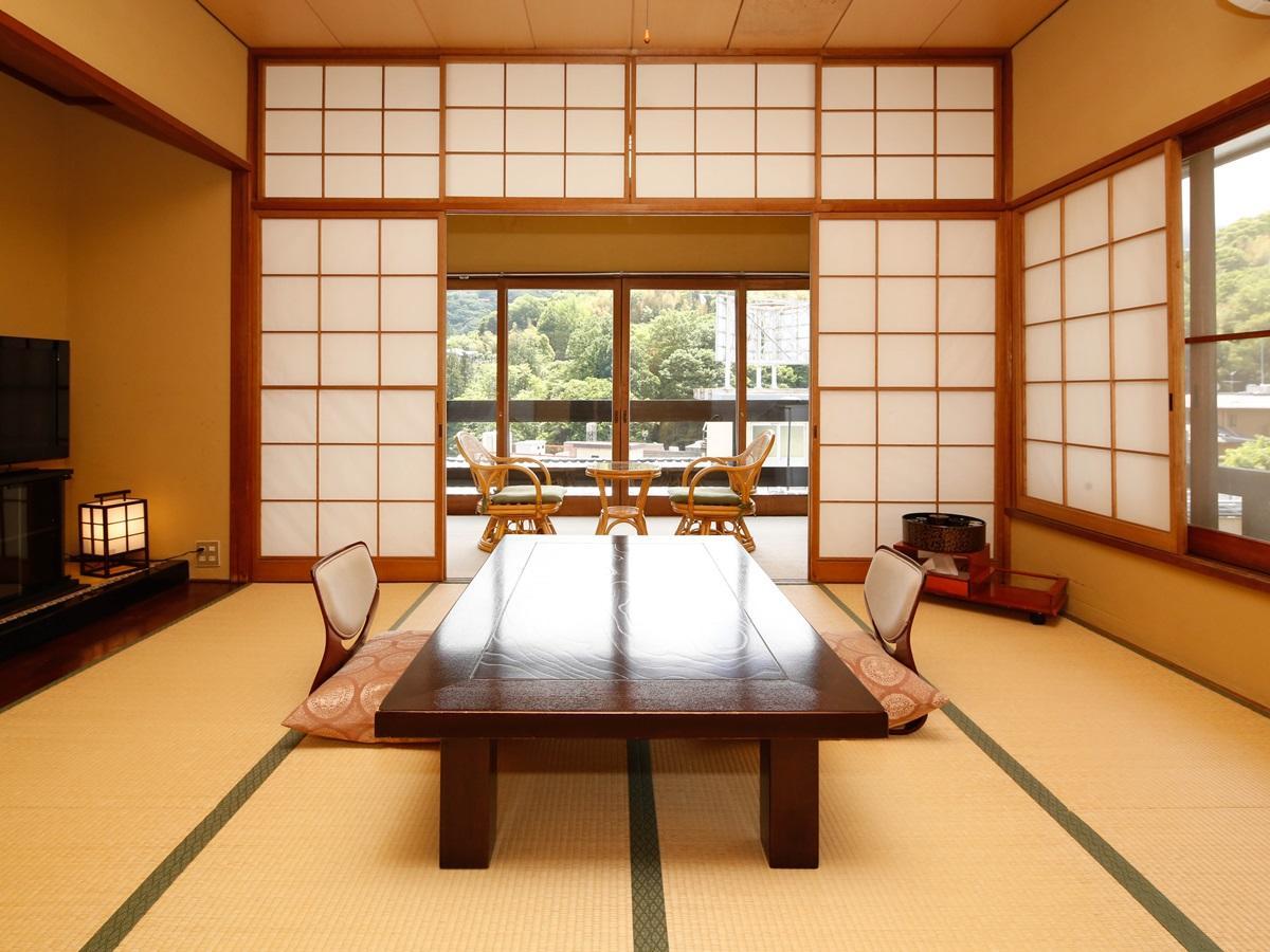 源泉掛け流しの宿albergo湯楽 Yugawara Exterior foto