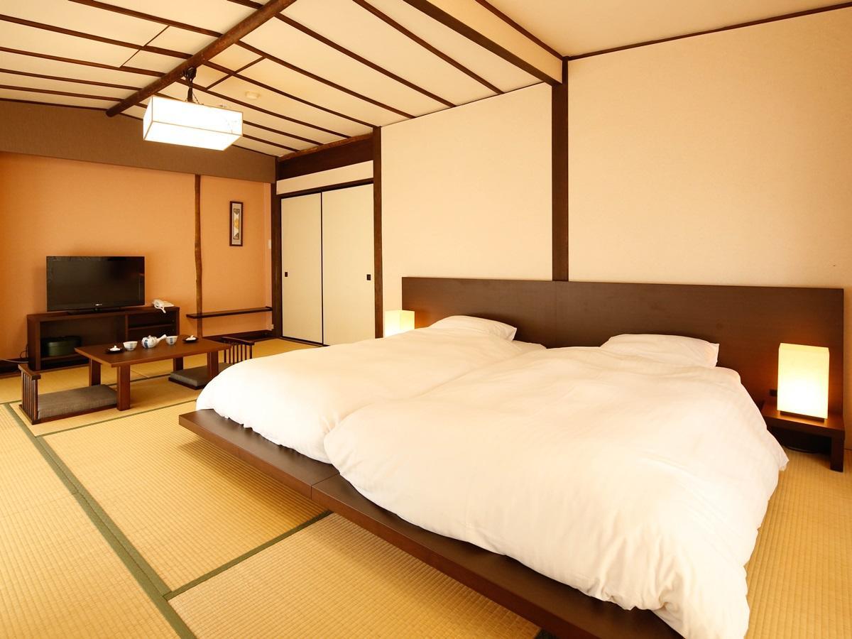 源泉掛け流しの宿albergo湯楽 Yugawara Exterior foto